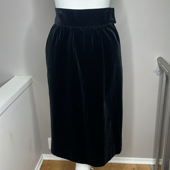 Yves Saint Laurent YSL Sz 34 US 4 Knee Length Black Velvet Pencil Skirt Pockets - Picture 1 of 11
